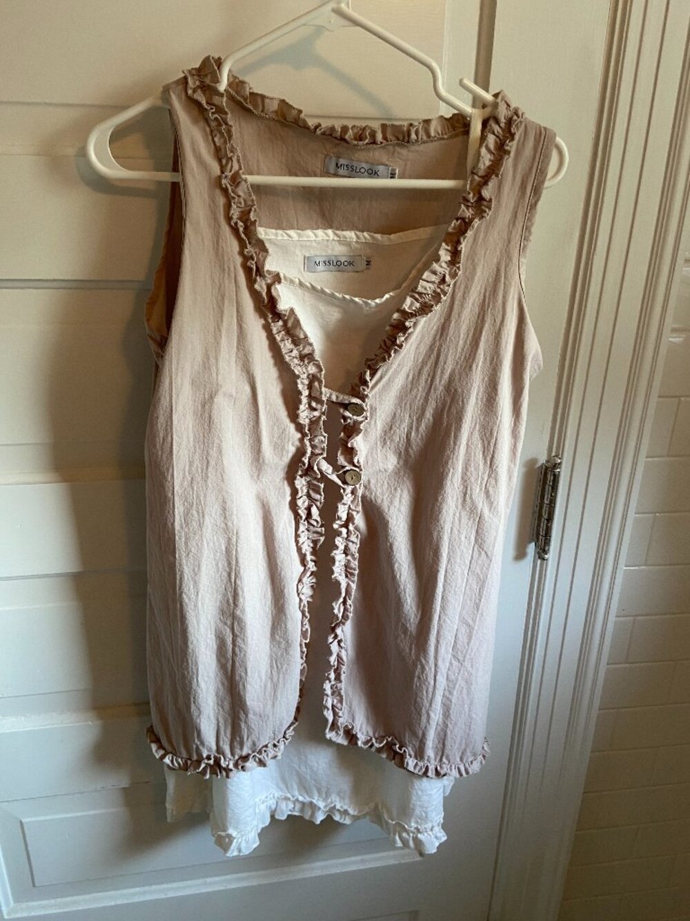 MISSLOOK Women's Sleeveless Ruffle Button Front Top – Size Medium